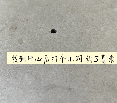 凤庆瓷砖空鼓维修公司专业解答在瓷砖铺贴过程中，如果砂料搅拌不均匀，将会带来以下问题