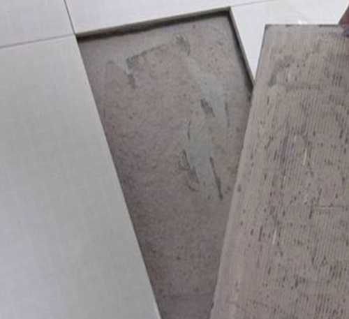 凤庆瓷砖空鼓维修公司分享瓷砖铺贴时如果打浆（即涂抹在瓷砖背面和基层上的砂浆或瓷砖胶）过少，会带来以下问题